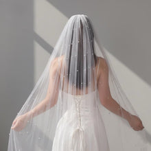 Load image into Gallery viewer, Scattered Pearl Bridal Veil