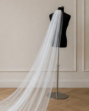 Load image into Gallery viewer, Scattered Pearl Bridal Veil
