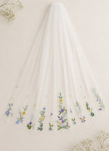 Load image into Gallery viewer, Floral Embroidered Edge Bridal Veil