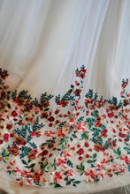 Load image into Gallery viewer, Red & Pink Floral Embroidered Wedding Veil – White Tulle, 200 cm – Sale