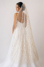 Load image into Gallery viewer, Luxury Sparkling Leaf Bridal Veil - Blue, Silver, Gold