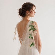 Load image into Gallery viewer, Flower Appliqué Wedding Cape
