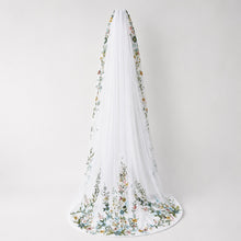 Load image into Gallery viewer, Bridal Veil with Embroidered Flowers and attached comb