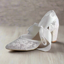 Load image into Gallery viewer, a pair of white shoes with lace on them