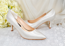 Load image into Gallery viewer, Classic Ivory Bridal Court Shoes - UK5 - Ready to Dispatch