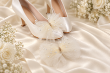 Load image into Gallery viewer, Pearl Tulle Bow Shoe Clips – Removable Bridal Shoe Bows