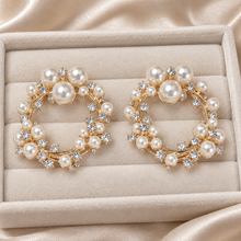 Load image into Gallery viewer, Gold Pearl & Crystal Bridal Shoe Clips – Wedding Shoe Jewellery