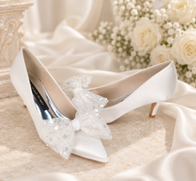 Load image into Gallery viewer, Sparkling Sequin Bow Shoe Clips – Pearl Tulle Bridal Shoe Bows