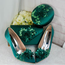 Load image into Gallery viewer, Emerald Green Satin Bridal Set: Handmade Heels, Clutch, Fascinator