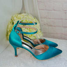 Load image into Gallery viewer, Teal Satin Bridal Set: Handmade Heels, Clutch Bag & Fascinator