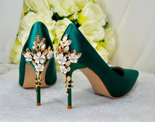 Load image into Gallery viewer, Emerald Green Satin Bridal Set: Heels, Clutch & Fascinator - Wedding Guest Outfit