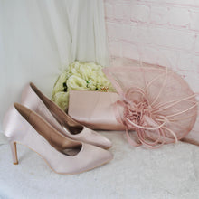 Load image into Gallery viewer, Nude Satin Bridal Set: Handmade Heels, Clutch Bag, Fascinator