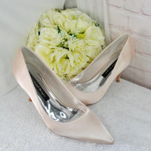 Load image into Gallery viewer, Champagne Satin Bridal Set: Handmade Heels, Clutch & Fascinator