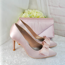 Load image into Gallery viewer, Blush Pink Satin Bridal Set: Handmade Heels, Clutch, Fascinator
