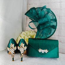 Load image into Gallery viewer, Emerald Green Satin Bridal Set: Handmade Heels, Clutch, Fascinator
