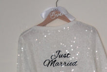 Load image into Gallery viewer, Personalised Bride to Be Gift Set: Pearl Detail Bridal Shower Gifts