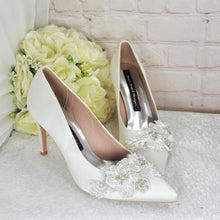 Load image into Gallery viewer, Ivory Satin Bridal Set: Floral Heels, Clutch & Fascinator