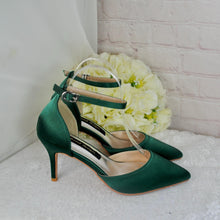 Load image into Gallery viewer, Emerald Green Satin Bridal Set: Handmade Heels, Clutch & Fascinator