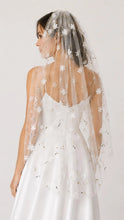 Load image into Gallery viewer, 3D Ivory or White Flower Embroidered Floral Bridal Veil