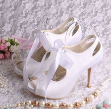 Load image into Gallery viewer, Vintage Satin Mary Jane Bridal Shoes