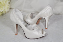 Load image into Gallery viewer, Satin and Lace Bridal Shoes