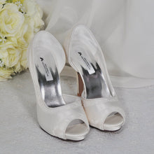 Load image into Gallery viewer, Satin and Lace Bridal Shoes