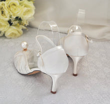 Load image into Gallery viewer, Ivory Lace Bridal Shoes with Pearl Shoe Clips