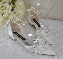 Load image into Gallery viewer, Ivory Lace Pointy Toe Flats with Small Pearl - Size UK4/US6.5