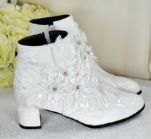 Load image into Gallery viewer, Block Heel Bridal Boots