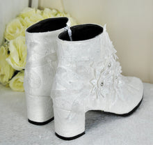 Load image into Gallery viewer, Block Heel Bridal Boots