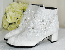 Load image into Gallery viewer, Block Heel Bridal Boots