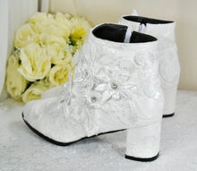 Load image into Gallery viewer, Block Heel Bridal Boots