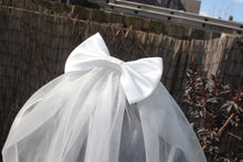 Load image into Gallery viewer, Short Bridal Veil with Bow - Custom Colours