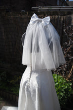 Load image into Gallery viewer, Short Bridal Veil with Bow - Custom Colours