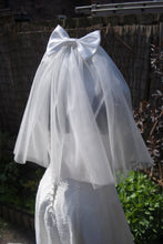 Load image into Gallery viewer, Short Bridal Veil with Bow - Custom Colours