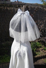 Load image into Gallery viewer, Short Bridal Veil with Bow - Custom Colours