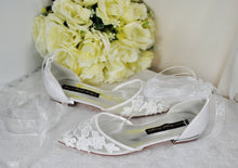 Load image into Gallery viewer, Lace embroidered Sandals