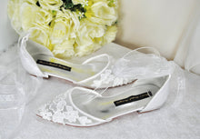 Load image into Gallery viewer, Lace embroidered Sandals
