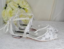 Load image into Gallery viewer, Floral Embroidered lace Flats