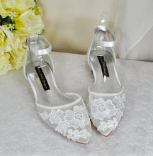 Load image into Gallery viewer, Lace embroidered Sandals
