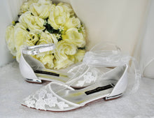 Load image into Gallery viewer, Lace embroidered Sandals