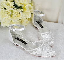 Load image into Gallery viewer, Lace embroidered Sandals