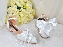 Load image into Gallery viewer, White Wedding Flats with Removable Bow, UK3/US5.5
