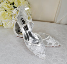 Load image into Gallery viewer, Floral Embroidered lace Flats