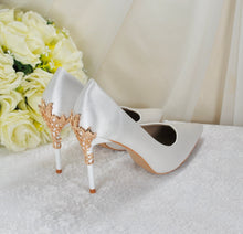 Load image into Gallery viewer, Ivory with Gold Filigree Vine Heels