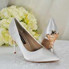 Load image into Gallery viewer, Ivory with Gold Filigree Vine Heels