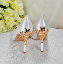 Load image into Gallery viewer, Ivory with Gold Filigree Vine Heels