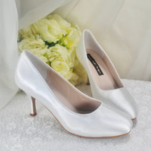 Load image into Gallery viewer, Clara