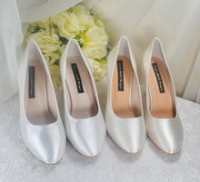 Load image into Gallery viewer, Clara