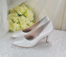 Load image into Gallery viewer, Clara